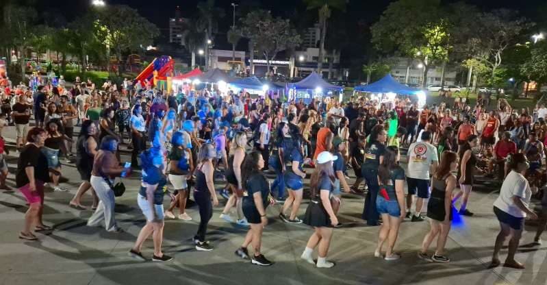 Flashback na Praça reúne música e gastronomia em Marília