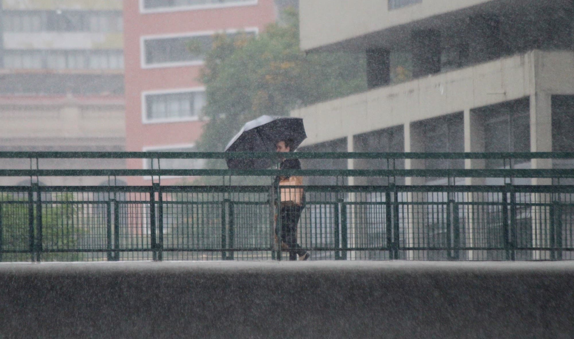Frente fria traz chuva e frio ao Grande ABC